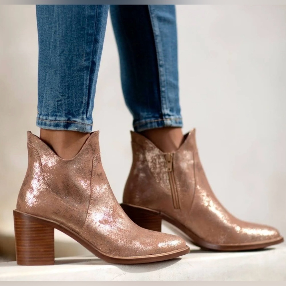 Seychelles Women's Pretty Little Bird Fashion Boots Sz 9 Rose Gold